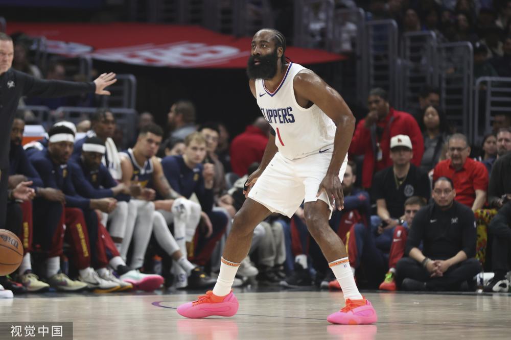 人忧心忡忡 人忧心忡忡